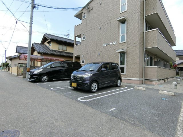 ルシードMの駐車場