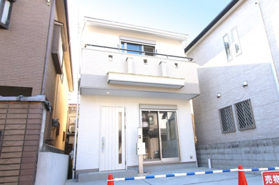 【外観】 | 伏見区向島庚申町　新築戸建 | 駐車2台可能（普通車+軽自動車）奥様のお車も持てますね！