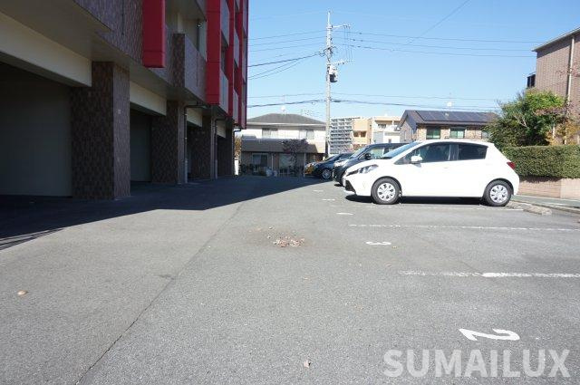 菊池郡菊陽町光の森５丁目の賃貸マンションの駐車場