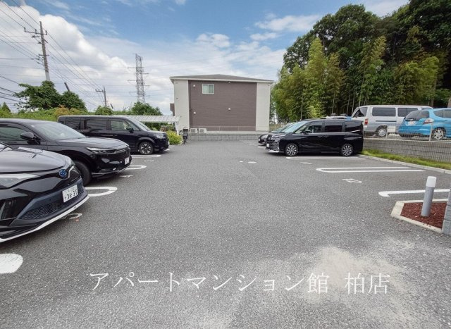 ルピーノの駐車場
