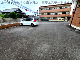 【駐車場】