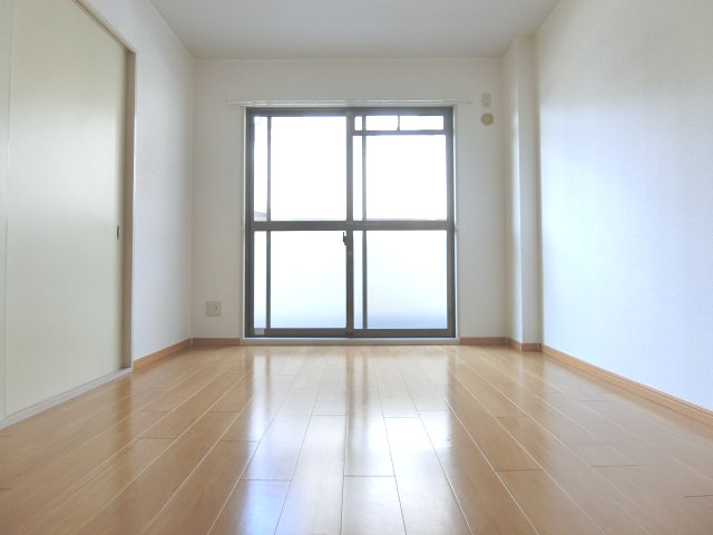 ソルジェンテ金剛の洋室