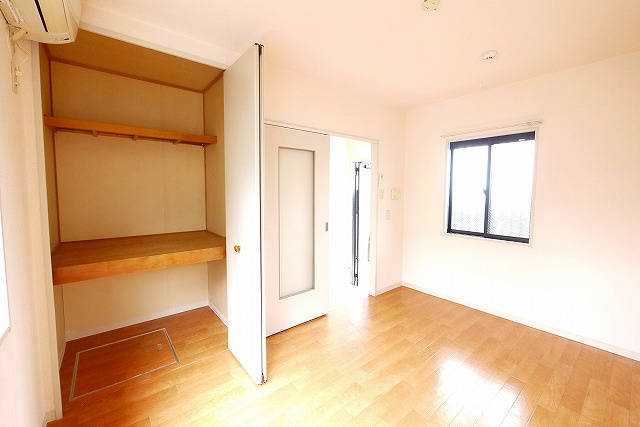 チェルヴォ（南新町）の洋室|明るい洋室です