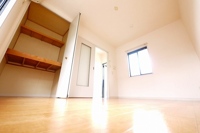 チェルヴォ（南新町）の洋室|広々とした洋室です