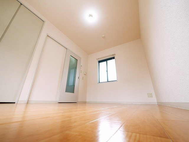 チェルヴォ（南新町）の洋室|広々とした洋室です