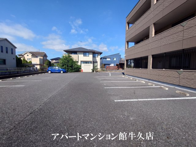 グランチェスタの駐車場