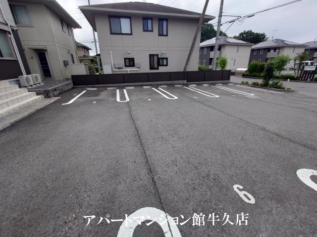 エル カーサの駐車場