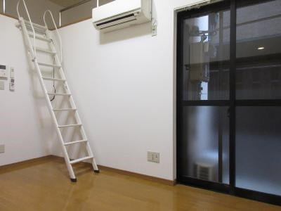 ロフティ四条大宮の居間・リビング|洋室