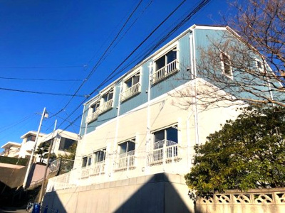 【外観】 【外観】 | 南側は道路で、一段低くなっていますので、陽当良好です!