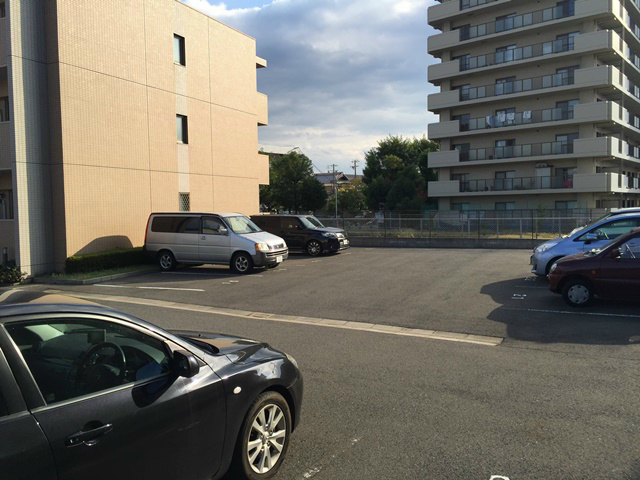ファシルカワトの駐車場|駐車場があるので、車を買う予定の方も安心です