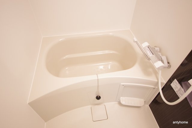 セレニテ桜川駅前プリエ　仲介手数料無料の浴室