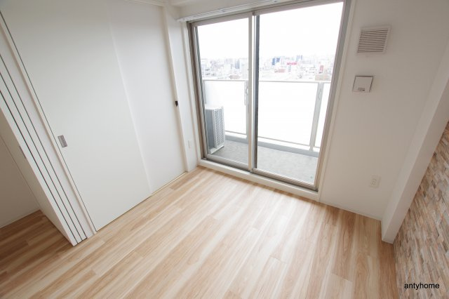 セレニテ桜川駅前プリエ　仲介手数料無料の洋室