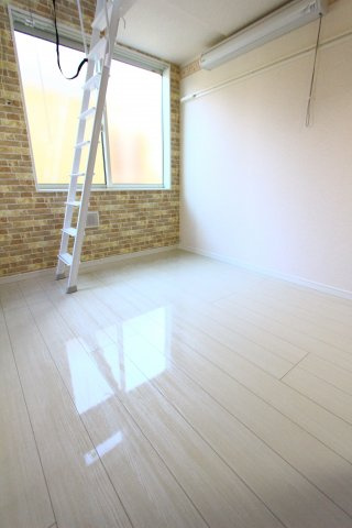 ユナイト末吉ロス・アラモスの居間・リビング|同タイプ参考写真です。