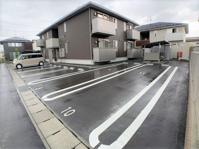 suuny（サニー）の駐車場