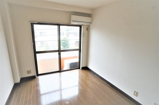 船橋市前原西１丁目の賃貸マンションの居間・リビング