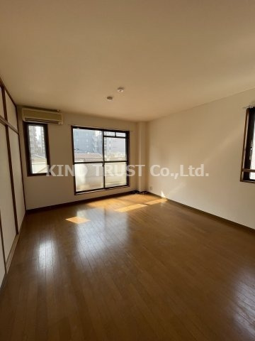 イーストコート本庄の居間・リビング|こちらの居間で趣味の時間をお楽しみください