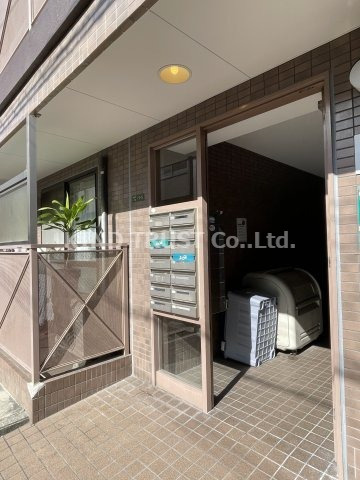 イーストコート本庄のエントランス|建物の内部です