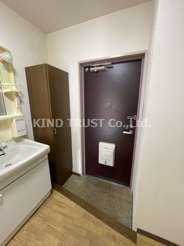 イーストコート本庄の玄関|明るい玄関です