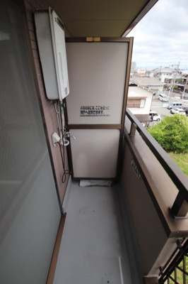 【設備】 | リトゥール深井 | 室外洗濯機置場