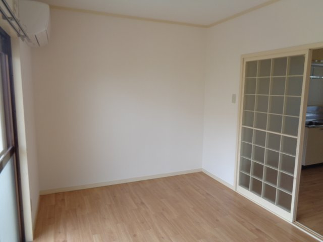 ロイヤルシングルの洋室