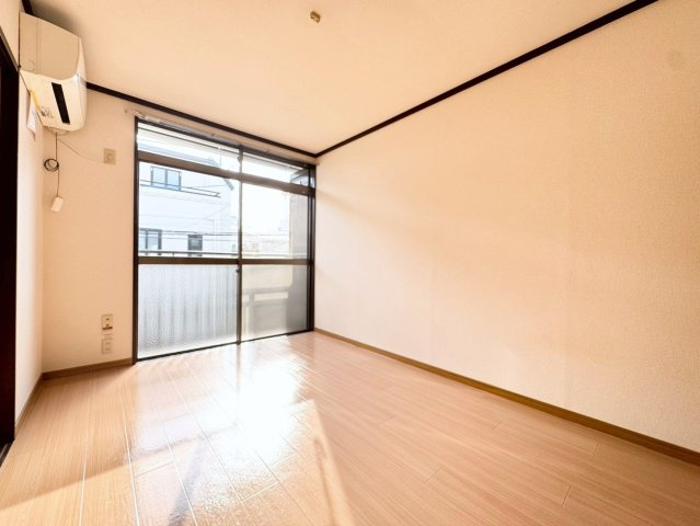 芙蓉ハイツの洋室