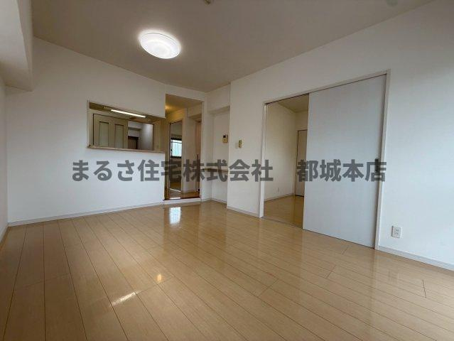 スカイコート年見の居間・リビング