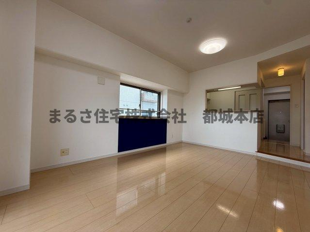 スカイコート年見の居間・リビング