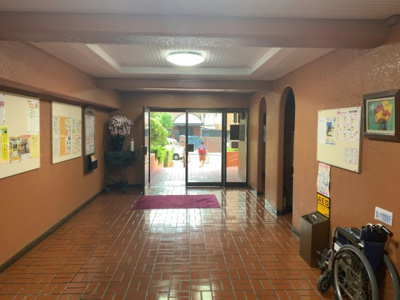【その他共用部分】 | 大宮吉敷町スカイハイツ | 清掃の行き届いたエントランス（2024年9月29日撮影）。
