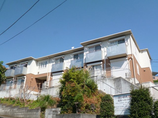 【外観】 | 積水ハウス施工の賃貸住宅シャーメゾン♪小田急線「栗平」駅より徒歩10分！コンビニが近くて便利な立地の2階建てアパートです♪