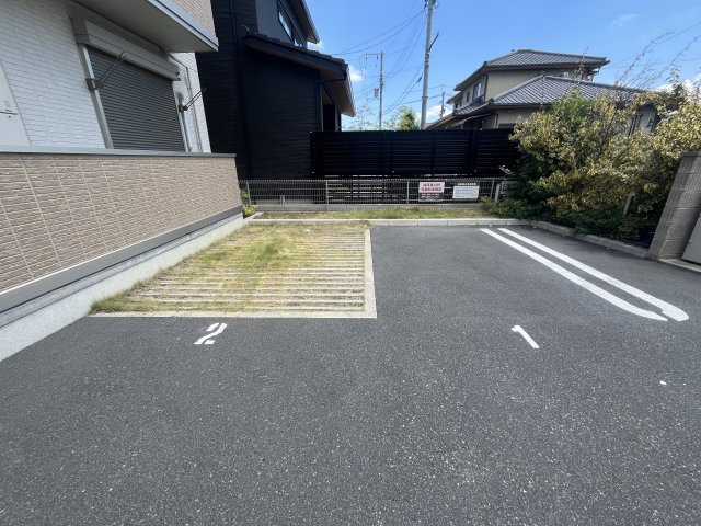 D-room K・M金剛の駐車場