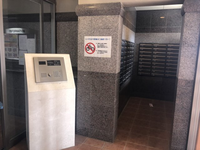 ルラシオン江戸橋のエントランス