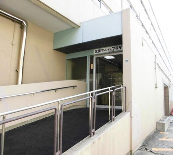 箕面市箕面６丁目の中古マンションのエントランス