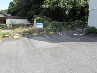 【駐車場】
