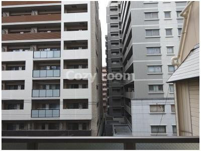 【展望】 | パストラーレ江坂 | バルコニーからの眺め。住宅街です。