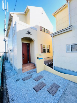 【外観】 | 東大和市立野 | シンプルな色合いの外観の邸宅です。
内外装リフォーム済戸建・平成24年8月築です。