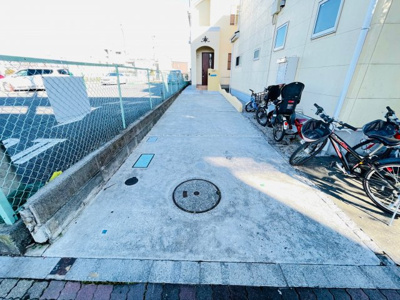 【駐車場】 | 東大和市立野 | カースペースの他に自転車置くスペースもあります。