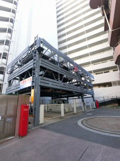 【駐車場】 | ターンテーブル付の機械式駐車場です。