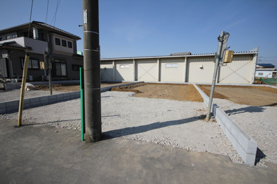 【前面道路含む現地写真】 | 戸ヶ崎3丁目3棟アイディ　2号棟