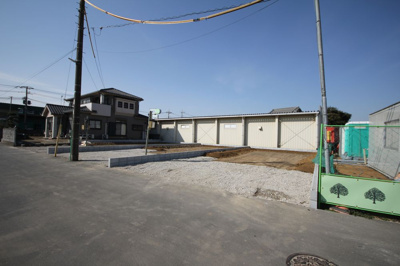 【前面道路含む現地写真】 | 戸ヶ崎3丁目3棟アイディ　2号棟