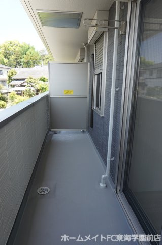 熊本市中央区黒髪６丁目のアパートのバルコニー