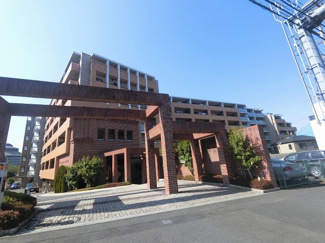 【外観】 | 総戸数１１２戸、２０１３年２月築、管理人は日勤勤務につき管理体制良好です♪