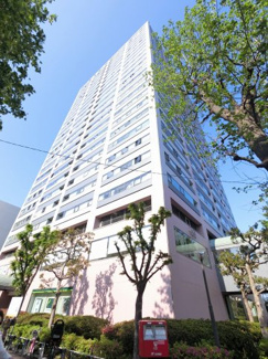 【外観】 | 総戸数２３０戸、昭和５４年１月築、管理人は日勤勤務につき管理体制良好です♪