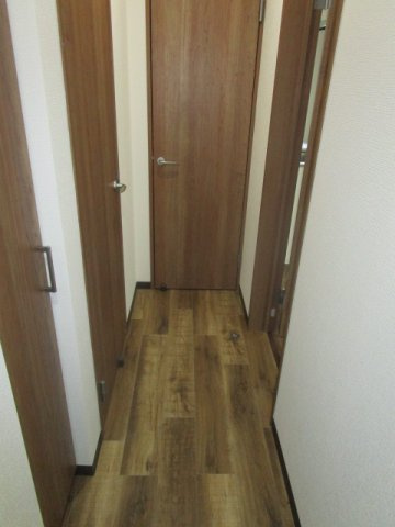 大阪市淀川区三津屋南１丁目のハイツの玄関