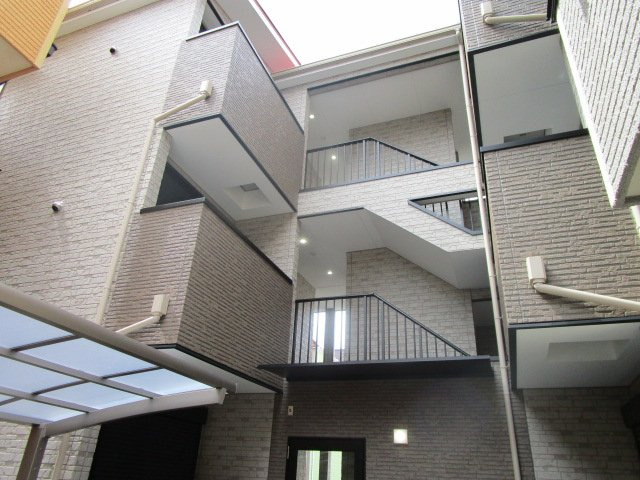 大阪市淀川区三津屋南１丁目のハイツの外観