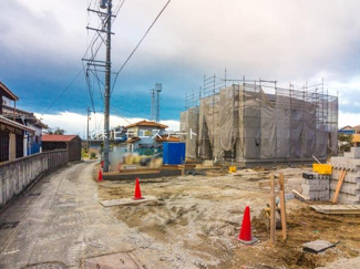 【前面道路含む現地写真】