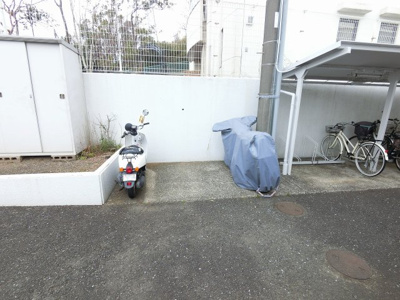 【その他共用部分】 | コープ野村港南台 | バイク置場です。