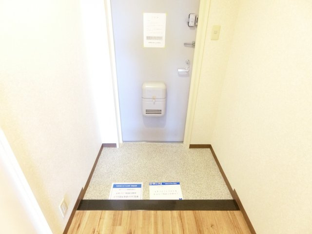 エクセレンシー・アイの玄関