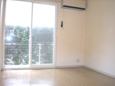 【居間・リビング】 | 盛岡今晩軒 | フローリング６帖
エアコン付き