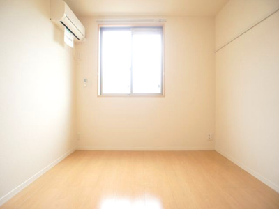 【寝室】 | ヴィコロ参番館 | 快適に過ごせるエアコンが付いています♪