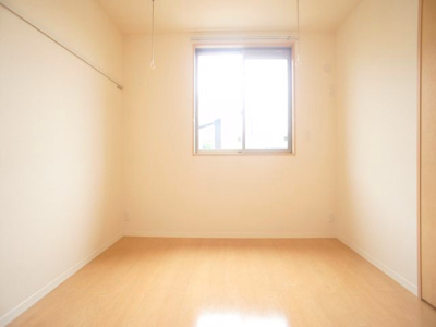 【子供部屋】 | ヴィコロ参番館 | 便利な室内物干しが付いています♪